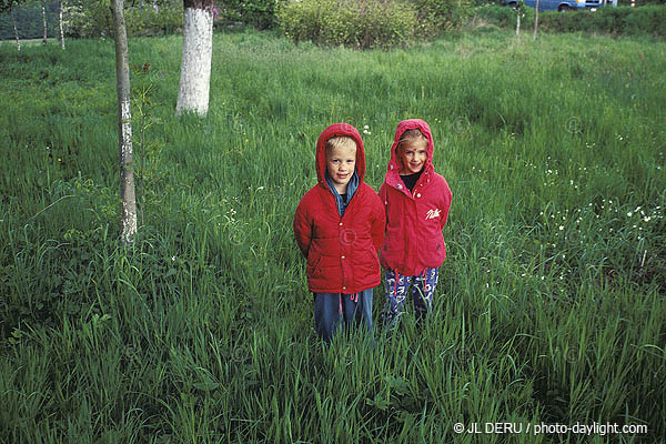 enfants dans les prs - children in the meadow
